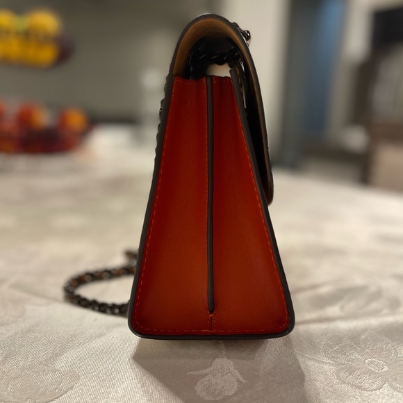 Color block coach leather Bag with sea-shell design strap - Picture 9 of 11